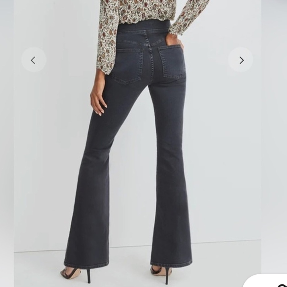Veronica Beard -Beverly Skinny Flare High Rise Jeans - Black SLIGHT PULLING